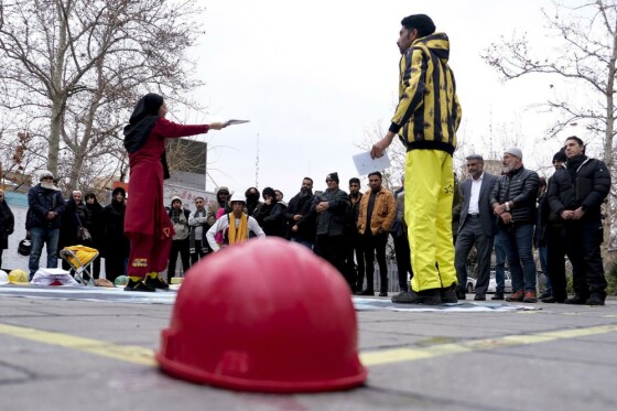 چهل و دومین جشنواره بین المللی تئاتر فجر