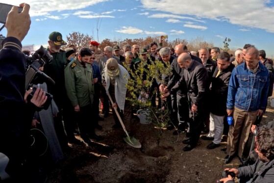 کاشت ۲۴۰۰۰ نهال به مناسبت کنگره ۲۴۰۰۰ شهید تهران