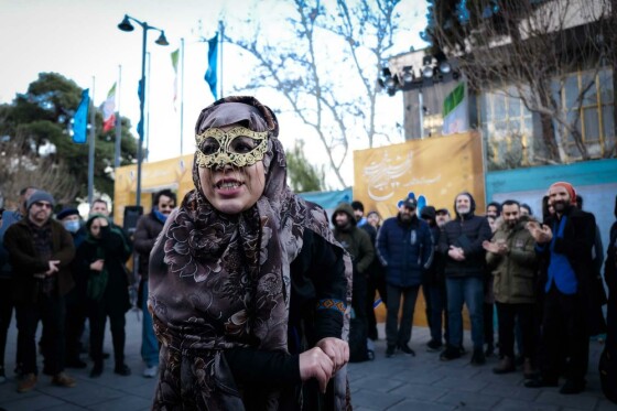 نمایش های خیابانی چهل و دومین جشنواره بین المللی تئاتر فجر