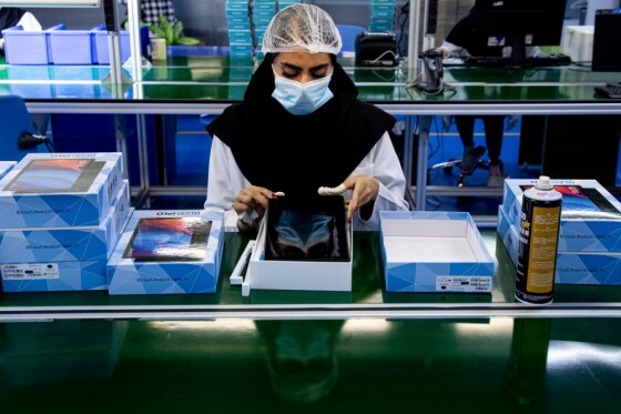 کارخانه تولید موبایل و تبلت ایرانی در بندرعباس