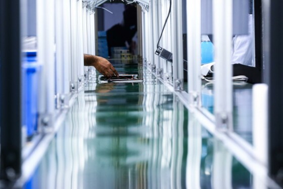 کارخانه تولید موبایل و تبلت ایرانی در بندرعباس