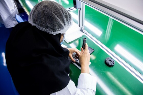 کارخانه تولید موبایل و تبلت ایرانی در بندرعباس