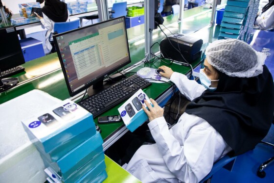 کارخانه تولید موبایل و تبلت ایرانی در بندرعباس