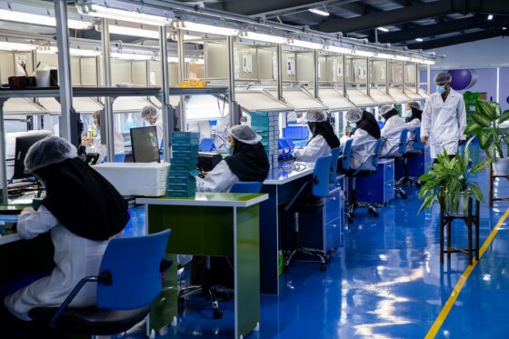 کارخانه تولید موبایل و تبلت ایرانی در بندرعباس