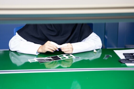 کارخانه تولید موبایل و تبلت ایرانی در بندرعباس