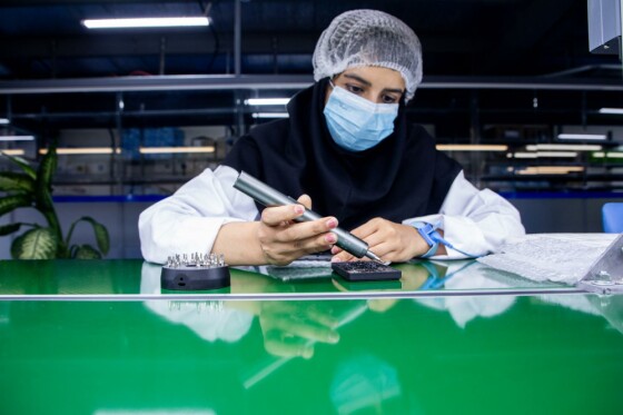 کارخانه تولید موبایل و تبلت ایرانی در بندرعباس