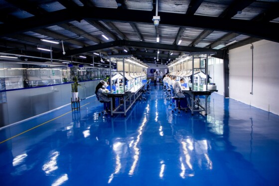 کارخانه تولید موبایل و تبلت ایرانی در بندرعباس