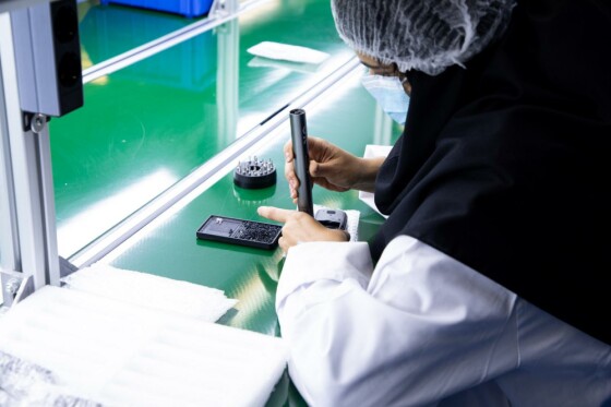 کارخانه تولید موبایل و تبلت ایرانی در بندرعباس