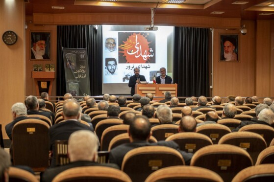 رونمایی از کتاب های «مرد پولادین انقلاب» و «دادستان انقلاب»