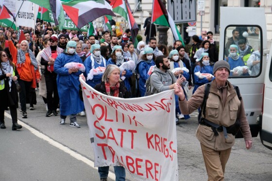 راهپیمایی در محکومیت جنایات رژیم صهیونیستی علیه مردم غزه در مونیخ