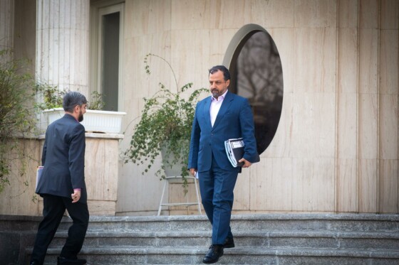 حاشیه جلسه هیات دولت - ۲ اسفند