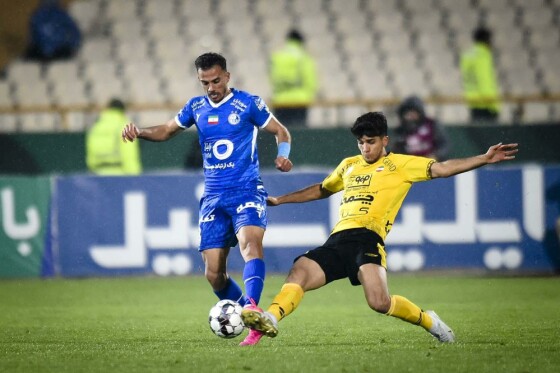 دیدار تیم های فوتبال استقلال و سپاهان