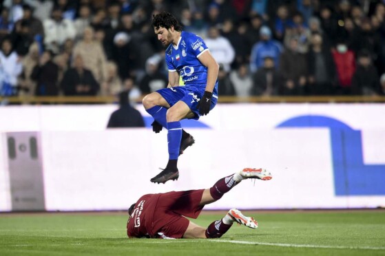 دیدار تیم های فوتبال استقلال و سپاهان