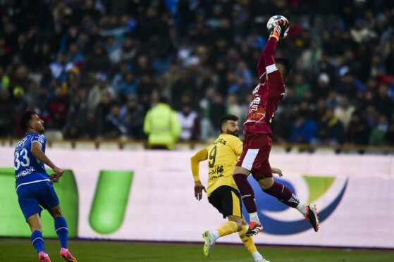 دیدار تیم های فوتبال استقلال و سپاهان