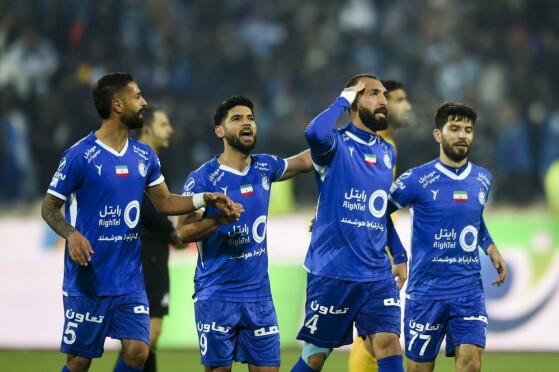 دیدار تیم های فوتبال استقلال و سپاهان