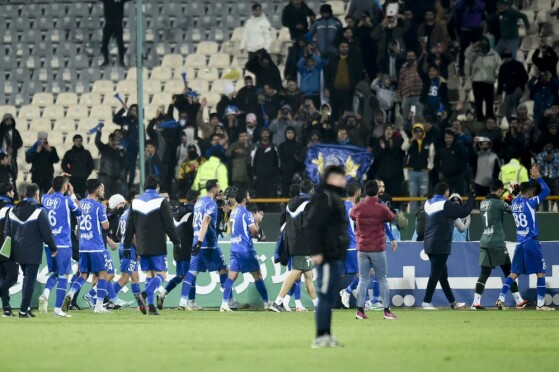 دیدار تیم های فوتبال استقلال و سپاهان