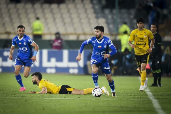 دیدار تیم های فوتبال استقلال و سپاهان