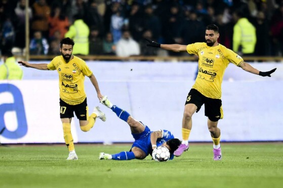 دیدار تیم های فوتبال استقلال و سپاهان