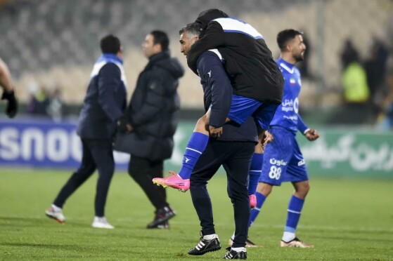 دیدار تیم های فوتبال استقلال و سپاهان