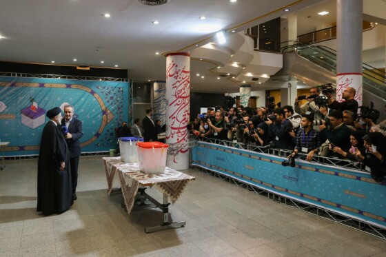 حضور رئیس جمهور پای صندوق اخذ رای