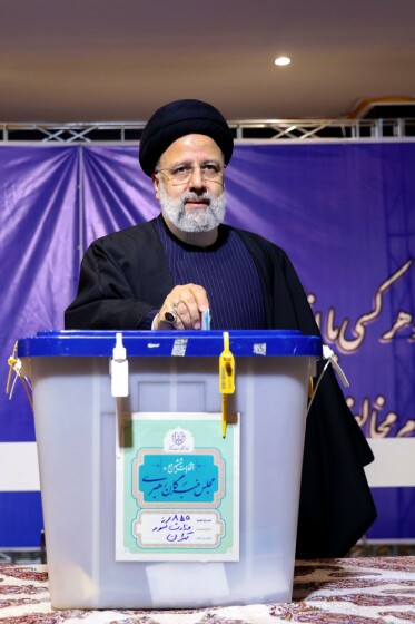 حضور رئیس جمهور پای صندوق اخذ رای