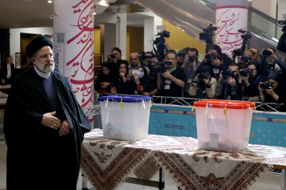 حضور رئیس جمهور پای صندوق اخذ رای