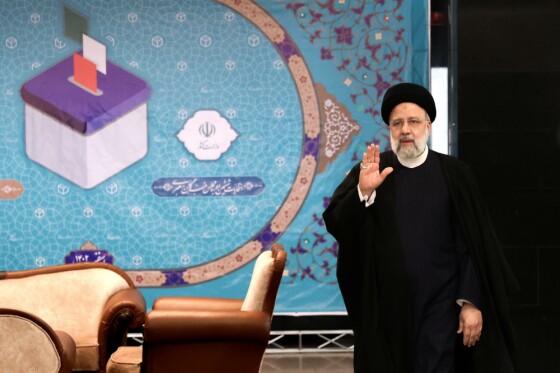 حضور رئیس جمهور پای صندوق اخذ رای