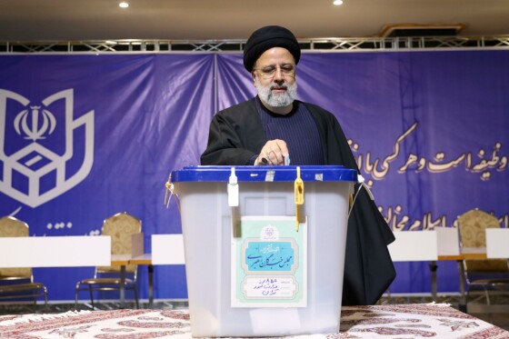 حضور رئیس جمهور پای صندوق اخذ رای