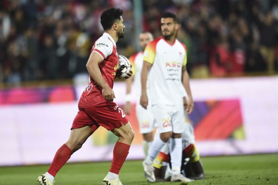 دیدار تیم های فوتبال پرسپولیس و فولاد