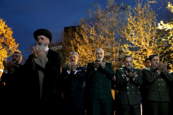 مراسم افطاری صمیمانه وزیر دفاع با کارکنان وظیفه