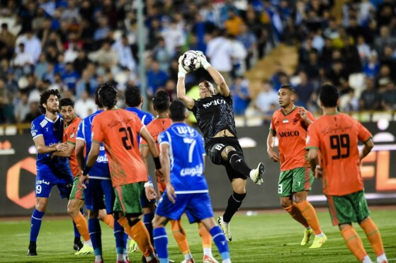 دیدار تیم های استقلال تهران و مس رفسنجان