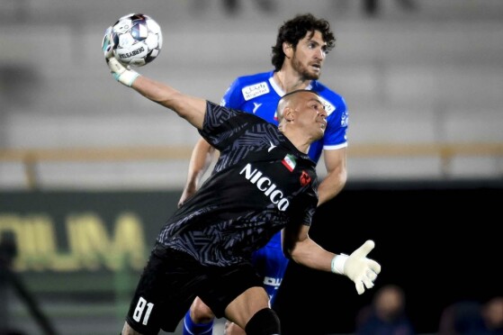 دیدار تیم های استقلال تهران و مس رفسنجان