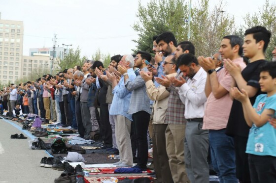 اقامه نماز عید فطر به امامت رهبر معظم انقلاب