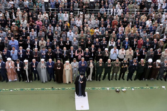 اقامه نماز عید فطر به امامت رهبر معظم انقلاب