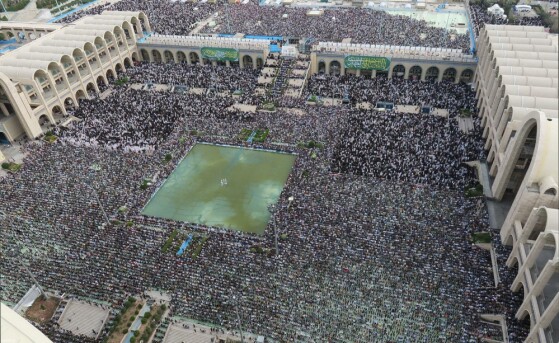 اقامه نماز عید فطر به امامت رهبر معظم انقلاب