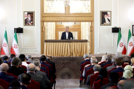 نشست وزیر امور خارجه با سفرا و روسای نمایندگی های خارجی مقیم تهران