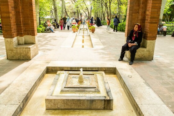 لاله ها در باغ ایرانی