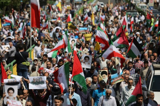 راهپیمایی نمازگزاران در حمایت از اجرای عملیات «وعده صادق»