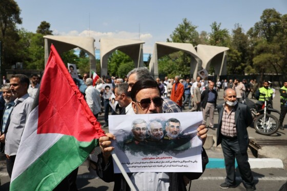 راهپیمایی نمازگزاران در حمایت از اجرای عملیات «وعده صادق»