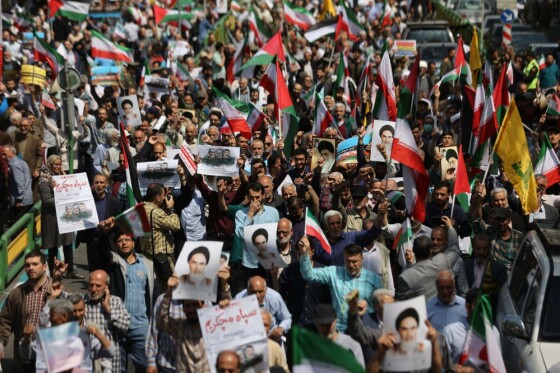 راهپیمایی نمازگزاران در حمایت از اجرای عملیات «وعده صادق»