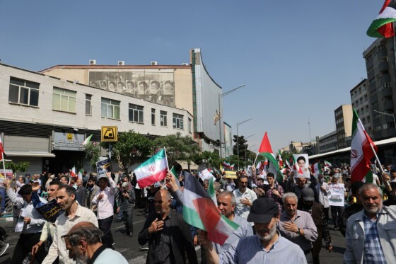 راهپیمایی نمازگزاران در حمایت از اجرای عملیات «وعده صادق»