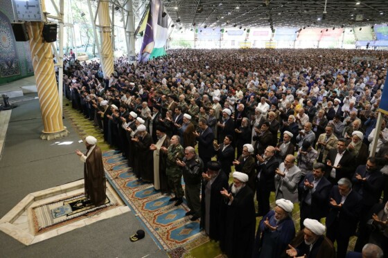 راهپیمایی نمازگزاران در حمایت از اجرای عملیات «وعده صادق»