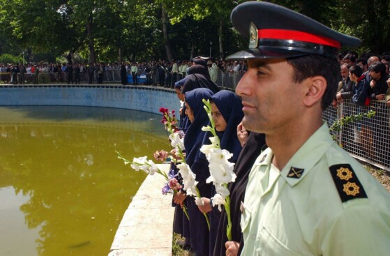 تصاویرکمتر دیده شده از حادثه دریاچه پارک شهر تهران در سال ۸۱