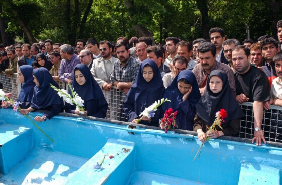 تصاویرکمتر دیده شده از حادثه دریاچه پارک شهر تهران در سال ۸۱