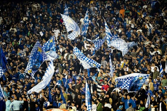 دیدار تیم های فوتبال استقلال تهران و ذوب آهن اصفهان