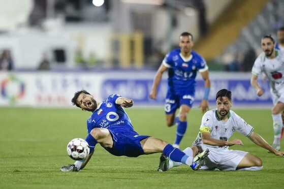 دیدار تیم های فوتبال استقلال تهران و ذوب آهن اصفهان