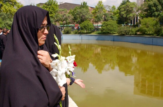 تصاویرکمتر دیده شده از حادثه دریاچه پارک شهر تهران در سال ۸۱