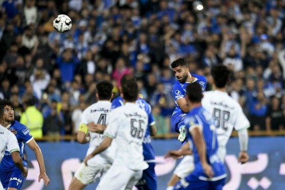 دیدار تیم های فوتبال استقلال تهران و ذوب آهن اصفهان