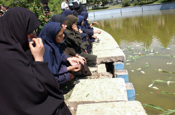 تصاویرکمتر دیده شده از حادثه دریاچه پارک شهر تهران در سال ۸۱