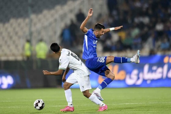 دیدار تیم های فوتبال استقلال تهران و ذوب آهن اصفهان